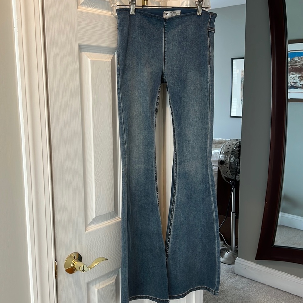 Free People Penny Pull On Flare Bell Bottom Jeans Mid Rise size 25. Worn once.